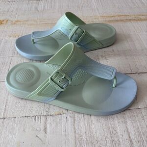 FitFlop iQushion size 10 Ombré Iridescent Buckled Sandal Blue Green Thong